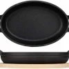 Gratinschotel gietijzer ovaal 22 cm x 13 cm op houten plank