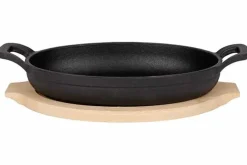 Gratinschotel gietijzer ovaal 22 cm x 13 cm op houten plank