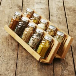 Kruidenorganizer uit bamboe by Mathias de Ferm