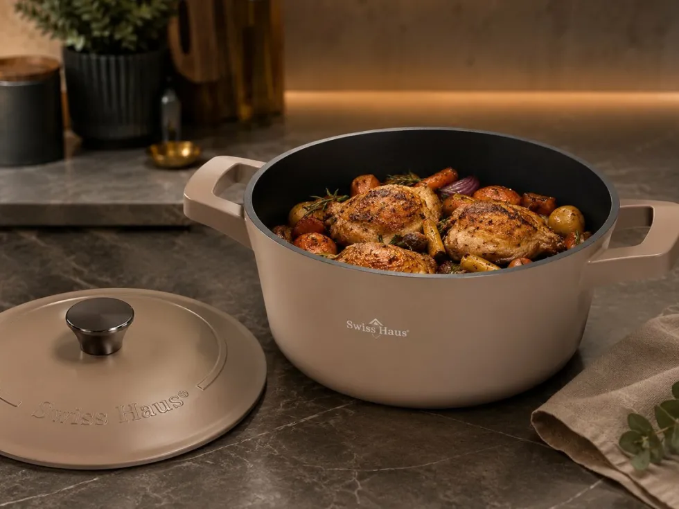 Pannenset marmeren coating 17-delig creme Creuset Swiss-Haus